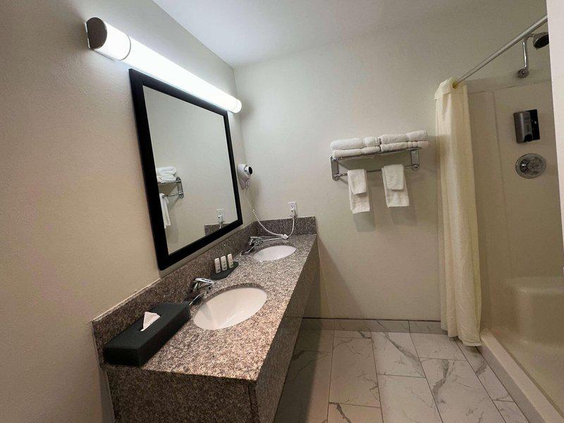 23DE0A1798F4AAB1A26E5F542C70C27E