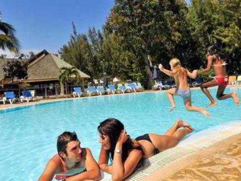 FAD6BCB954D4F4586D5C0BF5161F35C9