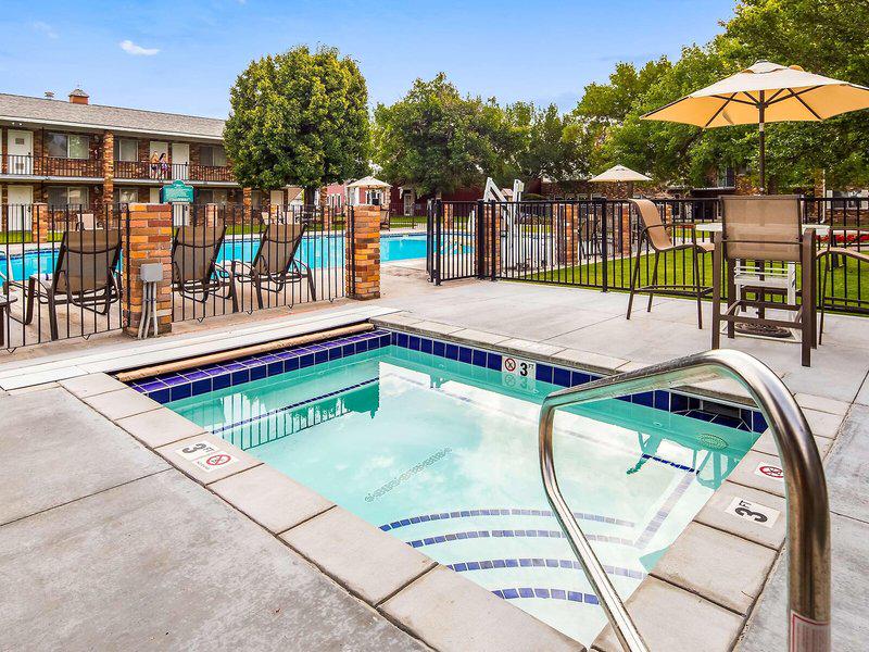 C8D8D9F34DF6A6B489DCC5F0EAF0D843