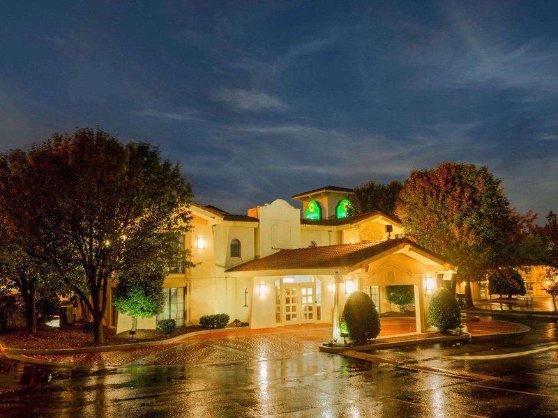 BF104E9A276C301872EA590023631922