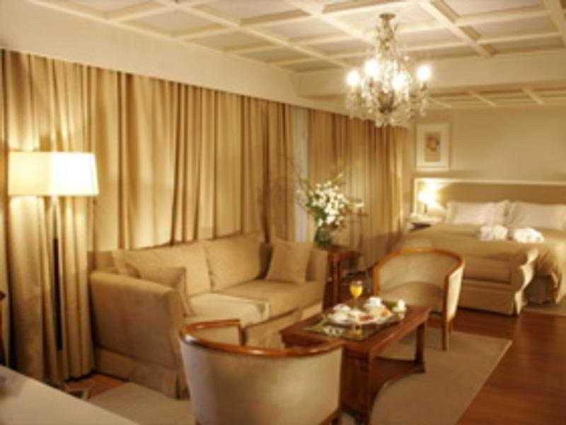 59B4FA285B24579784B17D96DA7BF595