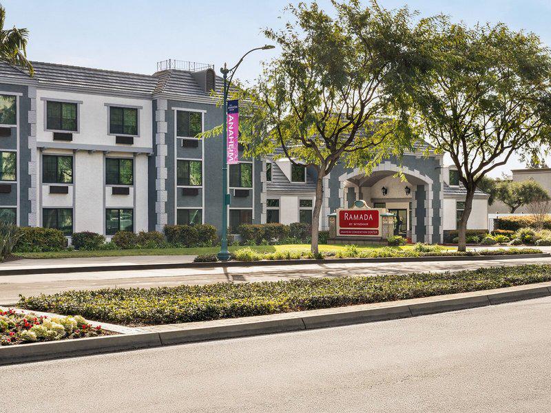 DE8D83898A7F72DA203D7FE33553315E