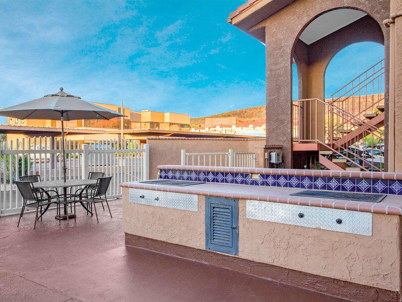 1D48483D84B1D2F35A0008A7A9C8265D