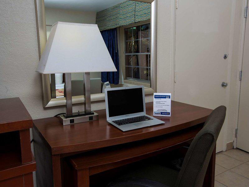 B8DD0671E05D3DE945883C07FE8072E0