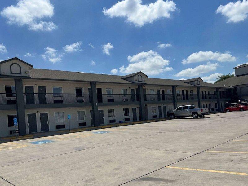 CE6F19F1CD6D2DB1A2F0BBFCA9E3B959