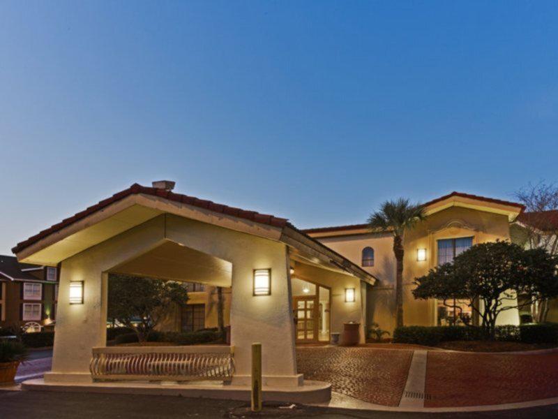 B600ABCDF4050B6245AAB4323085F7B3