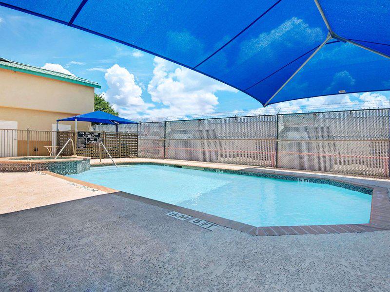 651D2AE6EC840FFF69D0FEE94E7ABD45