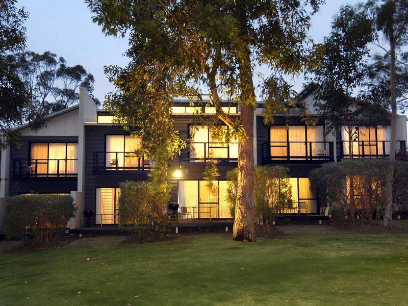 AA916E8F5A9D6EF98B975AD55252352E