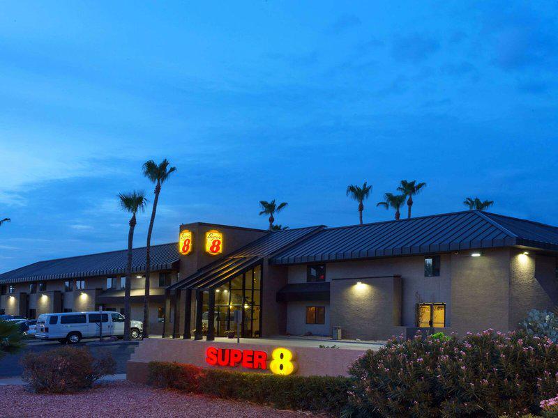 8BF7F1811CB078F0D4C6BA744D10F696