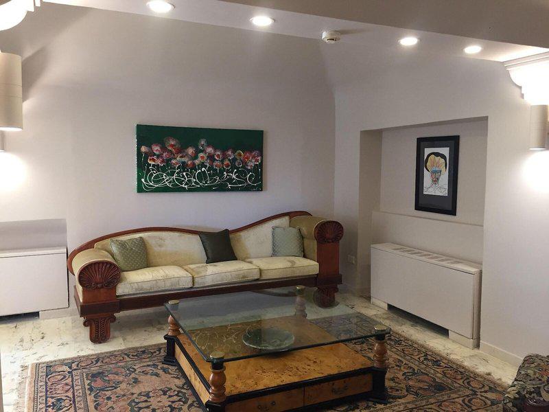 38F4C852826EDB81E582ABE9A11B30F8