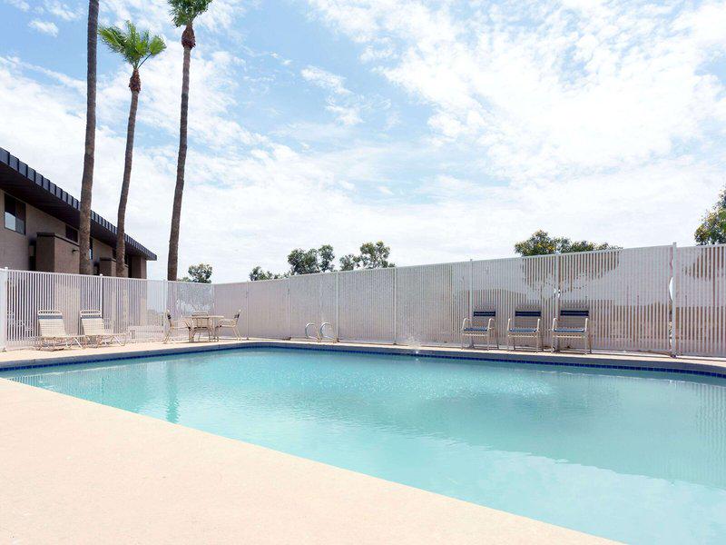 E8A84B34BA0CB4E25D86F8CF840E18A8