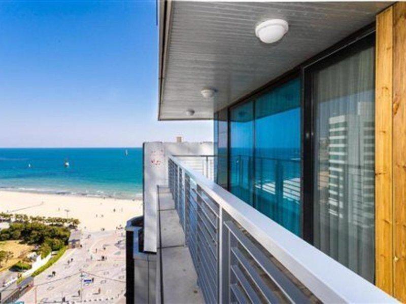 2350AE2D17182B863135A9FD87CC7082