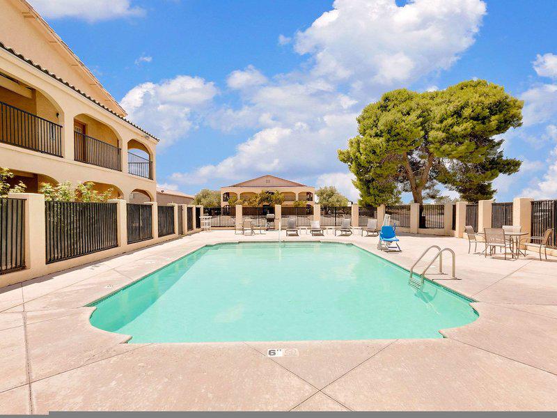 FEB63DB37619255C78E8E3FB7E3B1674