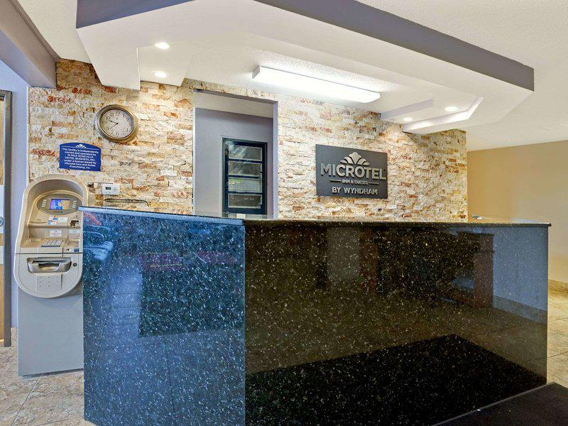 8270D077D403AB84FC00DD037F10A432