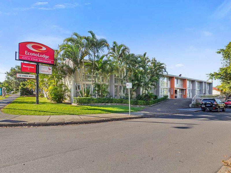 51F884D918923E6DD8C42DFF4E3634A3