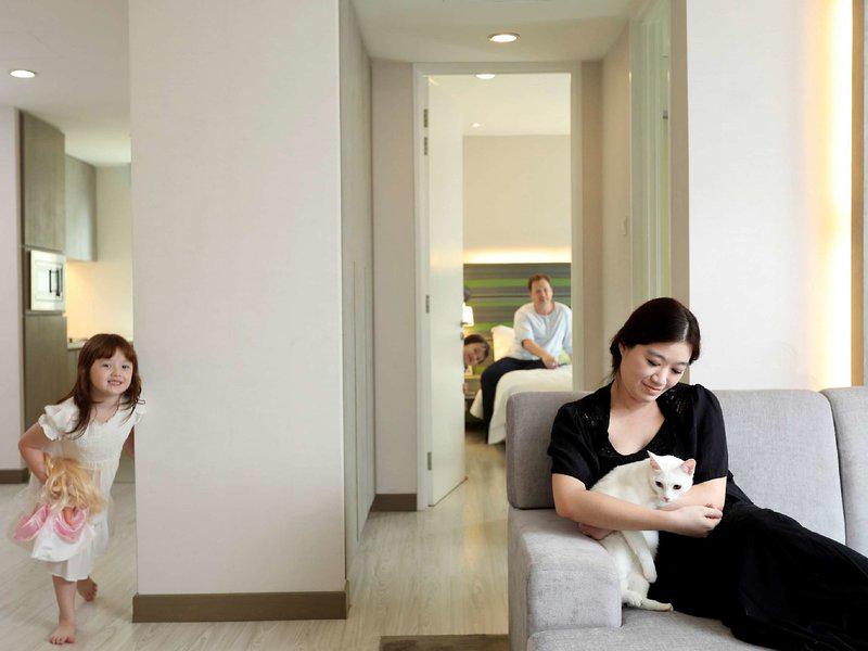 AE305F69563D4F8D60890C3625E64FAB