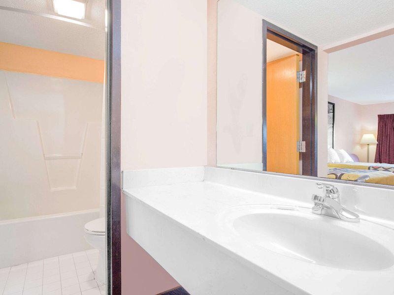 3F4B681AFAFA56F2EF3FBB27B64CBE36