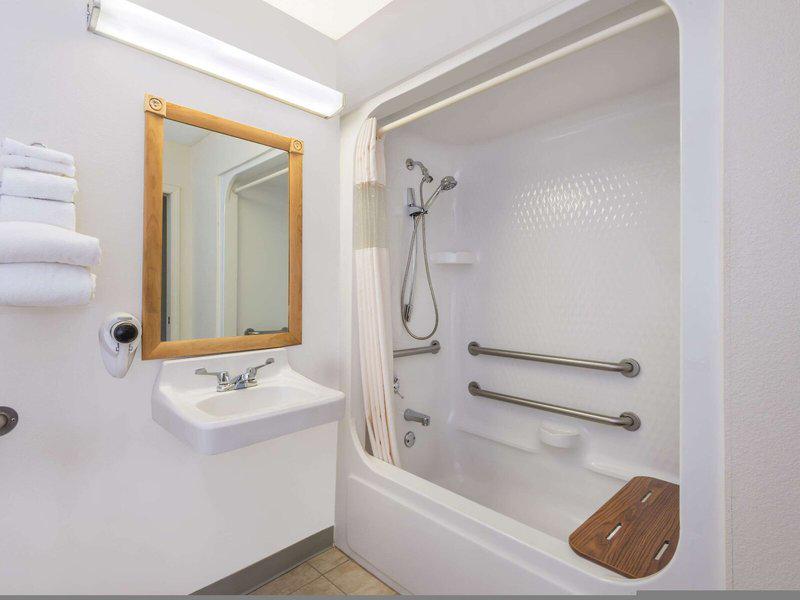 9AB99C9A0428D347180A7F8054159750