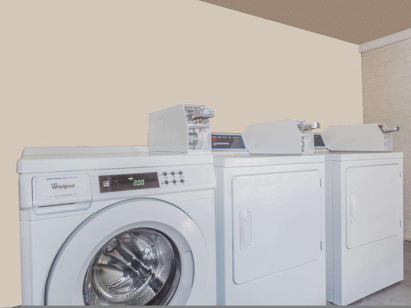 77999FAB1B371A2C73811DEF99006172