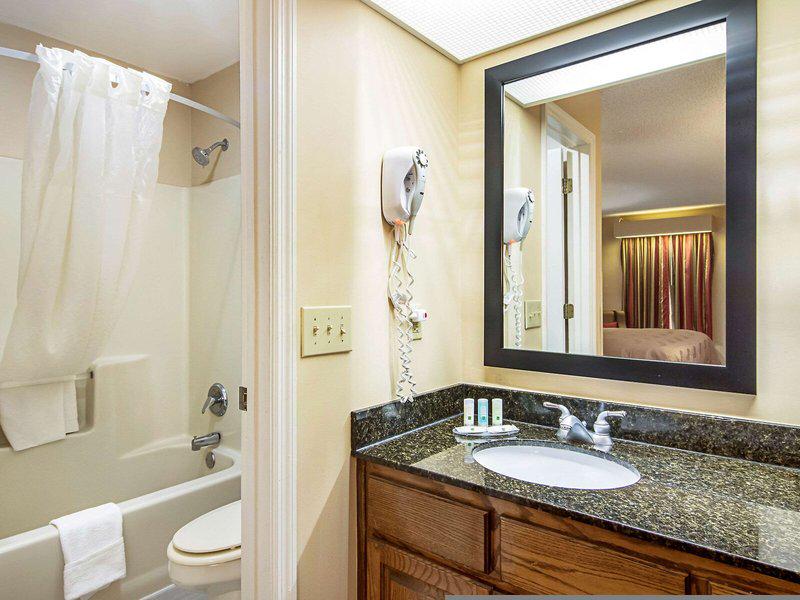 875D390F4B140F899A61509245B23E32