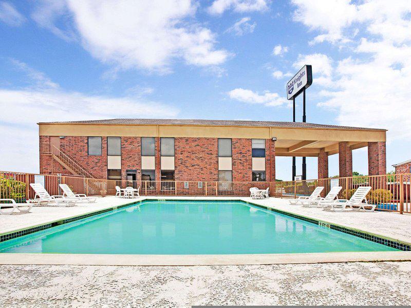 E40A8DD1F2E9913E9C79C6A6BB94A91E