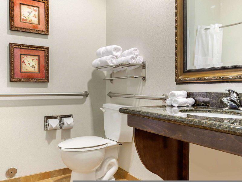 BD3C21496B792A7F368B9043E1C043A3