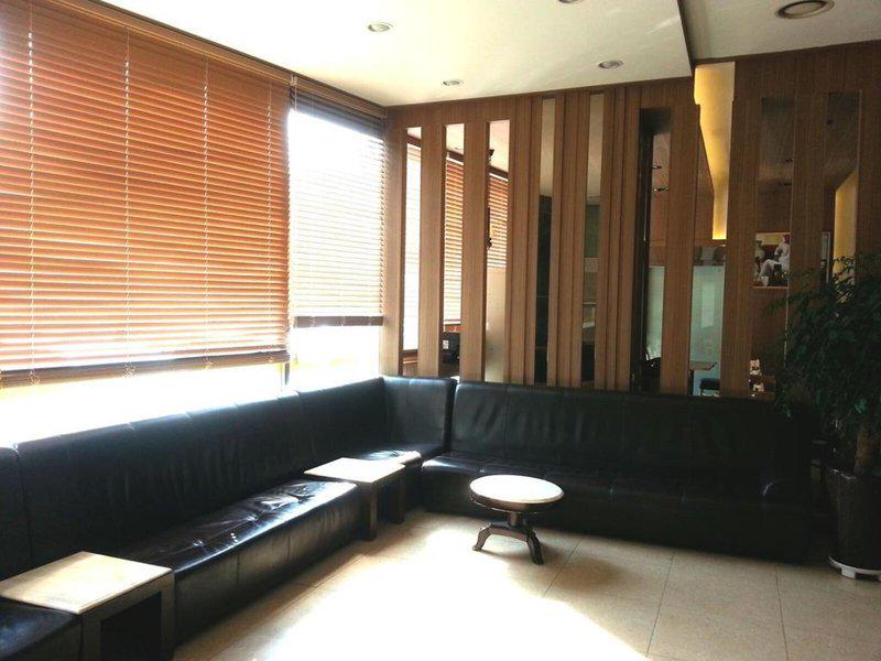 6D1822788C12C10FEC7AF77B84D8BDB7