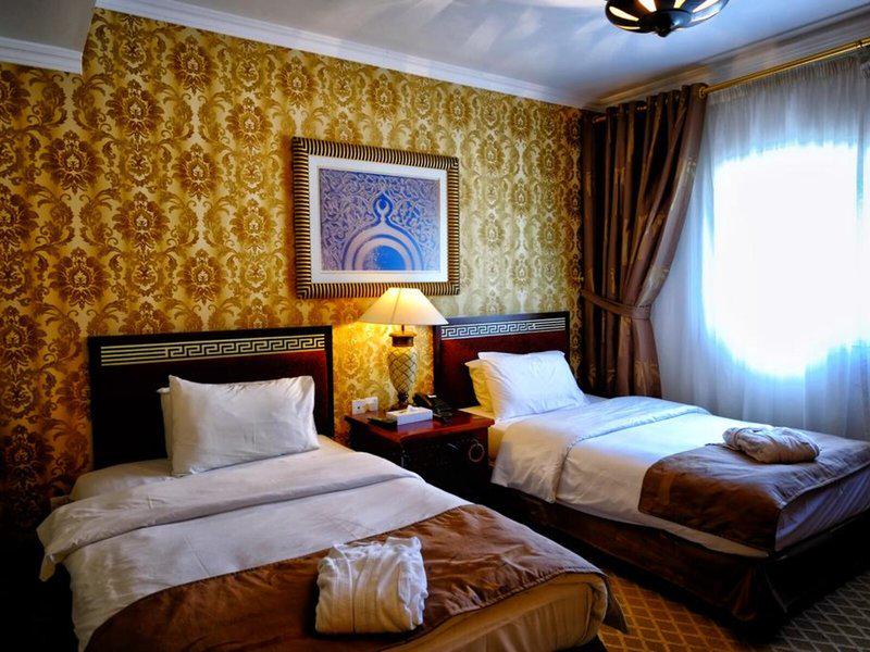 A2AE0FCDAFC14E56EFA7A4536C39964B