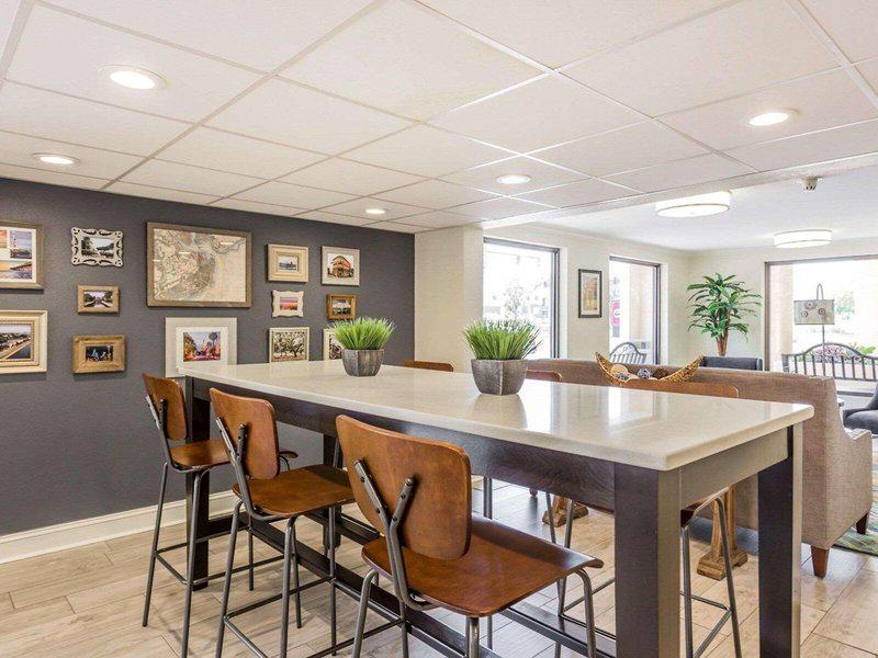 2D1D1E911F9DD82861B6686BDB0BB76B