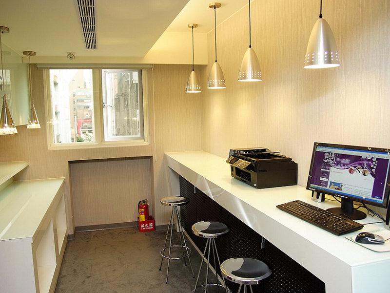 18E64062B4F7C4875A1C62A17E8A9E17