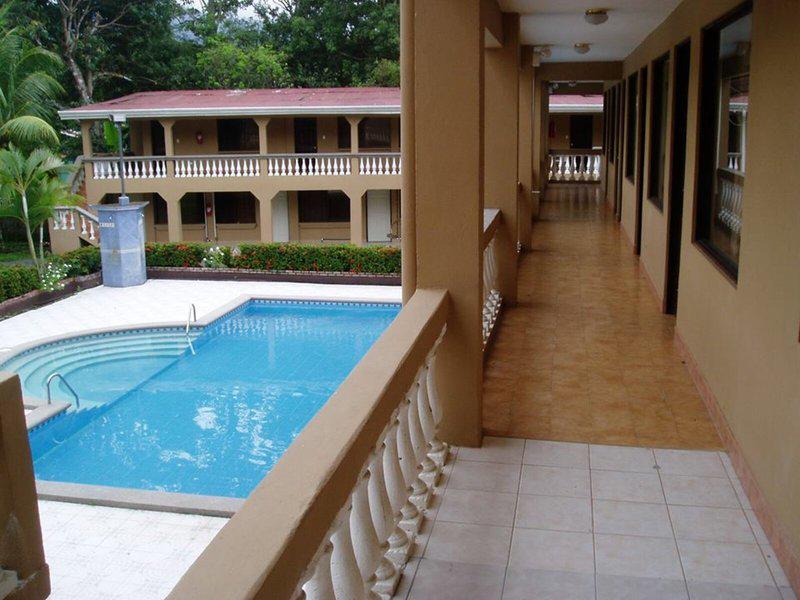 AD5FFADF825E389F85F609435ACF83C5