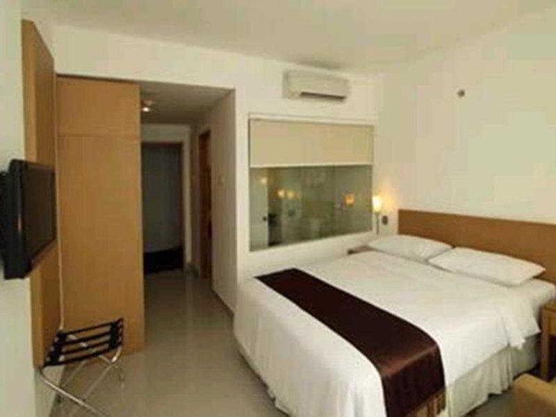 4800A7FEEDF16A307FEA00A692FFD295