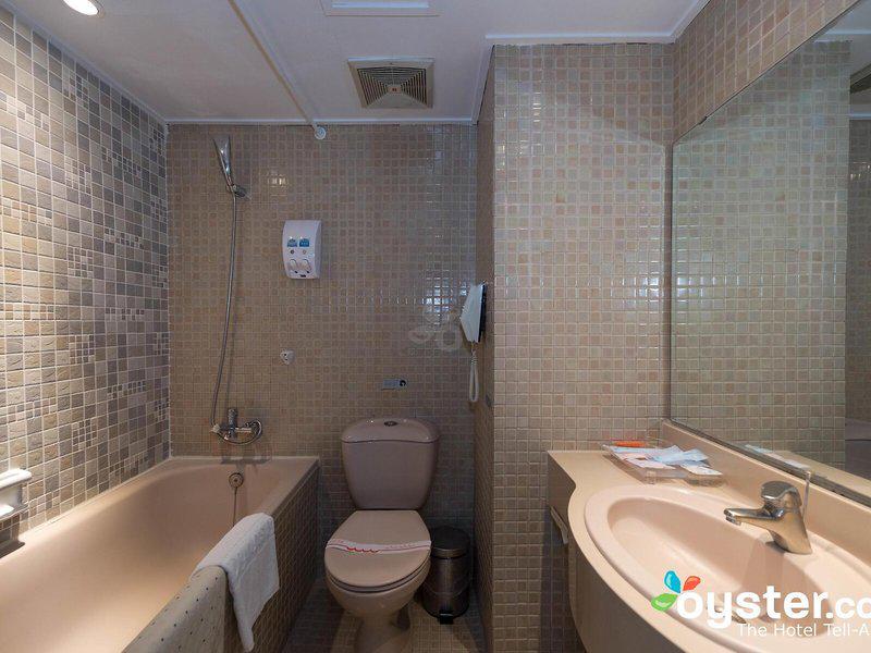 FC672CC19B102E1C3A4FCC43D04F1ADE