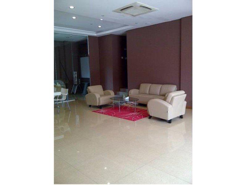 40EF21B845FEB64F79B884E5848DF63A