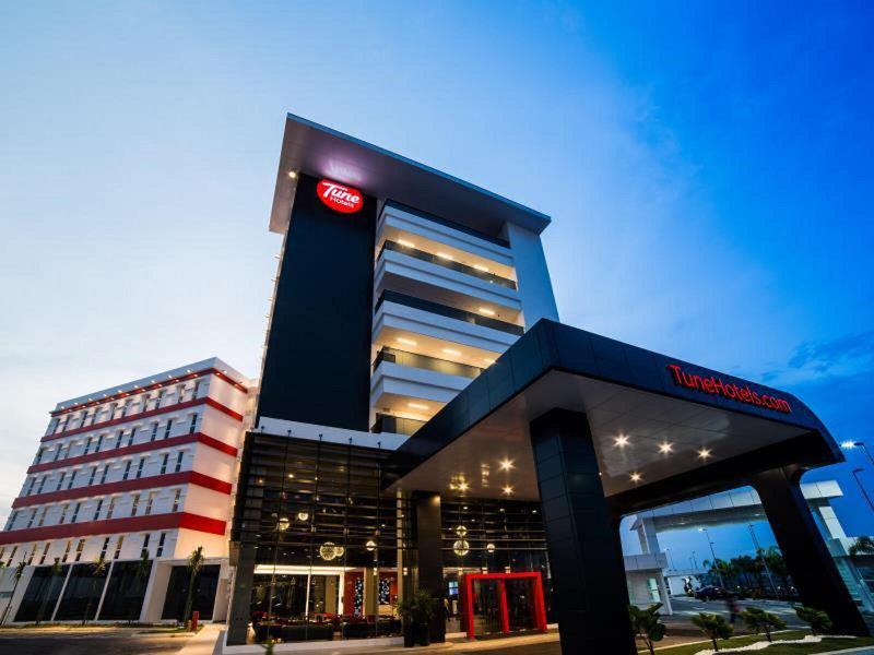 5B18D6C67511B88EB8C547A6F94048A4