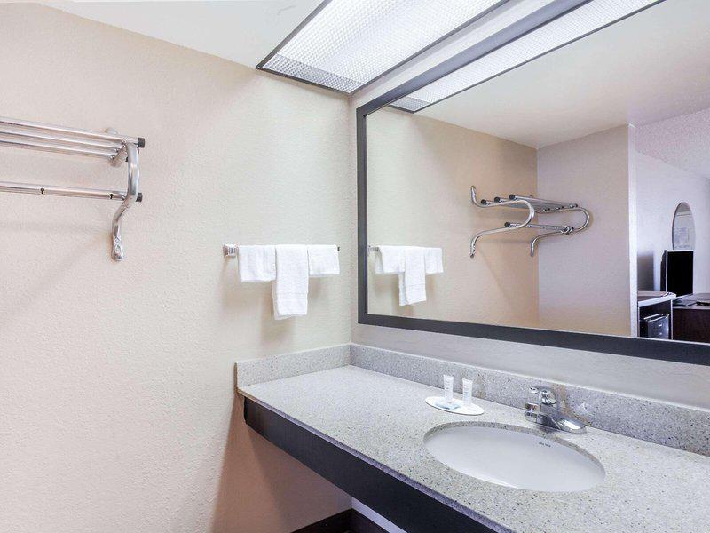 C10530B9E3608862E68DE5663E2B578F