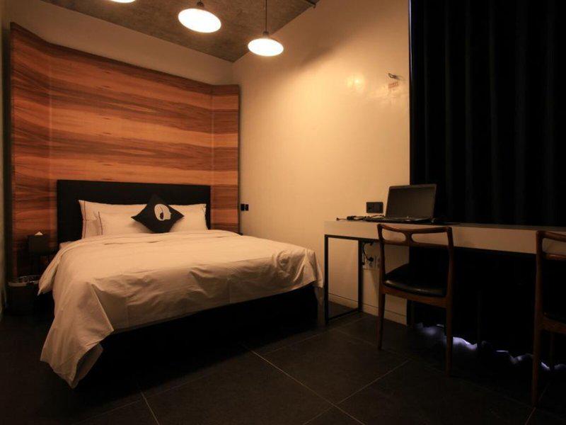 EDE5064A4A86EAEE7C48853496571752