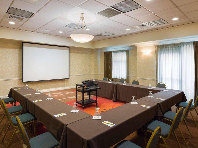 A902AAC65B7DCB33F2AC98E884791B40