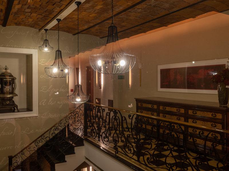 8943672C6461709F83ED2E6B4297D012