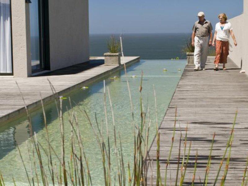 D5E17B67725F9320AB8BE1A51AE65258