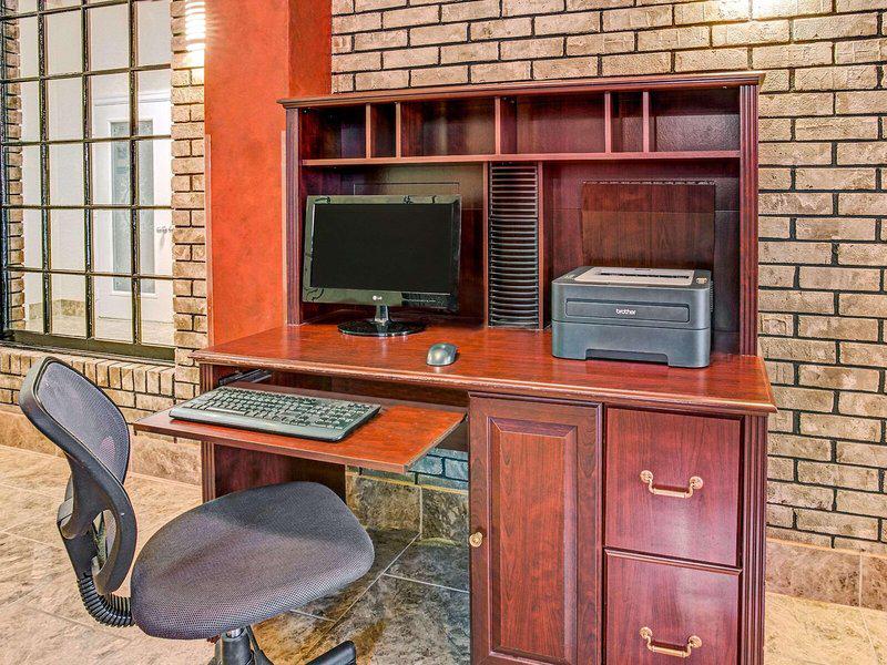 6C96E042E8D41A1D4ABA75D9D0851D69