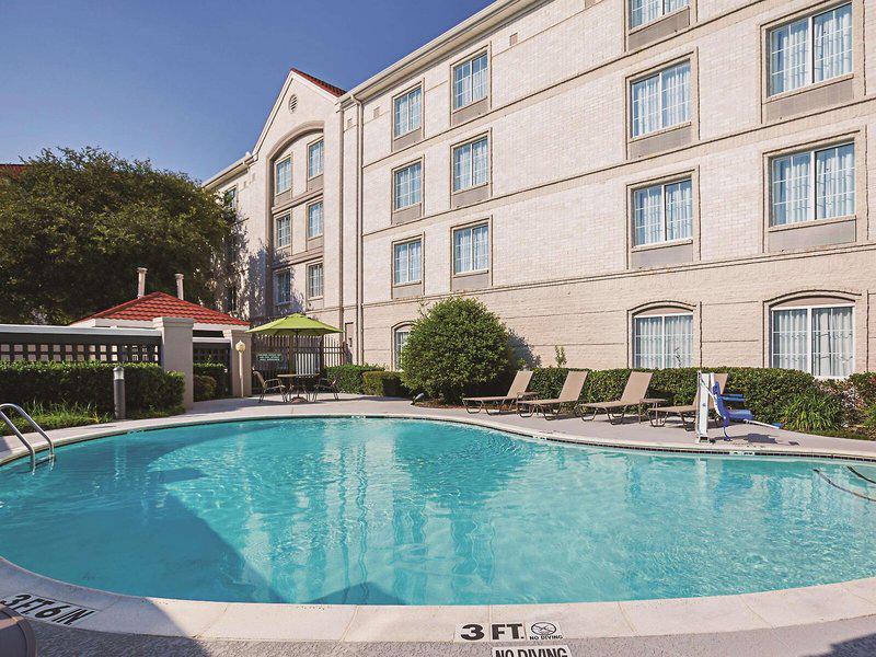 9944EBC62C382AD775B1F4C9C47583A8