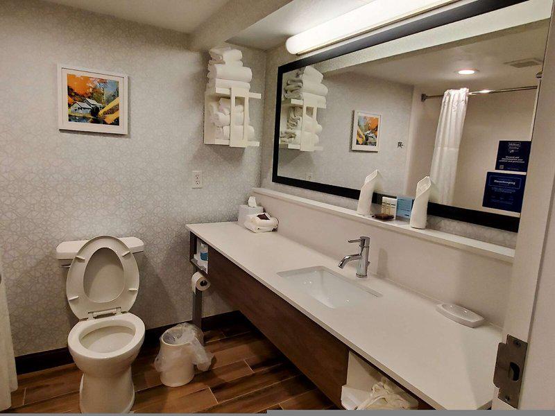 4DE385B6FEAE5F5D569803188DF019A7