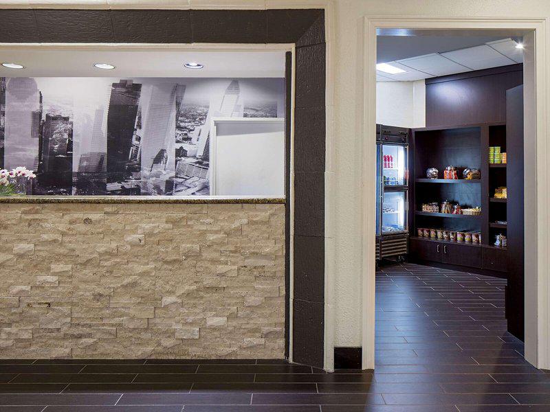 01C07AC3DE36229C7785F2424E3325FA