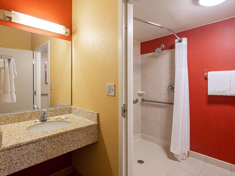 BCE4F5BB55F2C4A68507486C68B2D84E