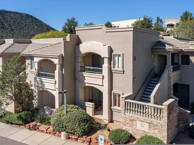 B3200BCFF77F082E9DA3CEBC81FFF867