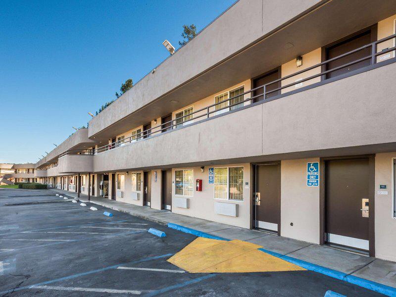 BB7EC4163FC835716F5A22393AFCE673