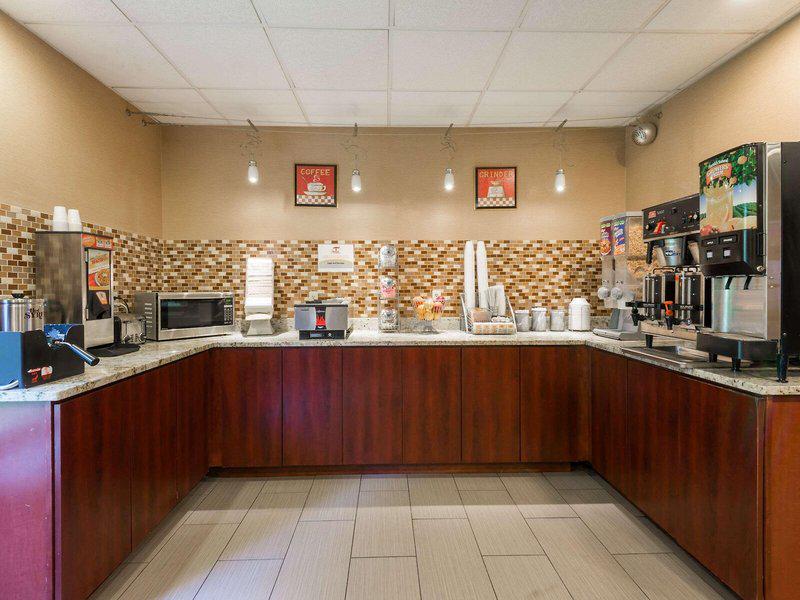 40FEE02886E32143F801A1DDE2200BBA