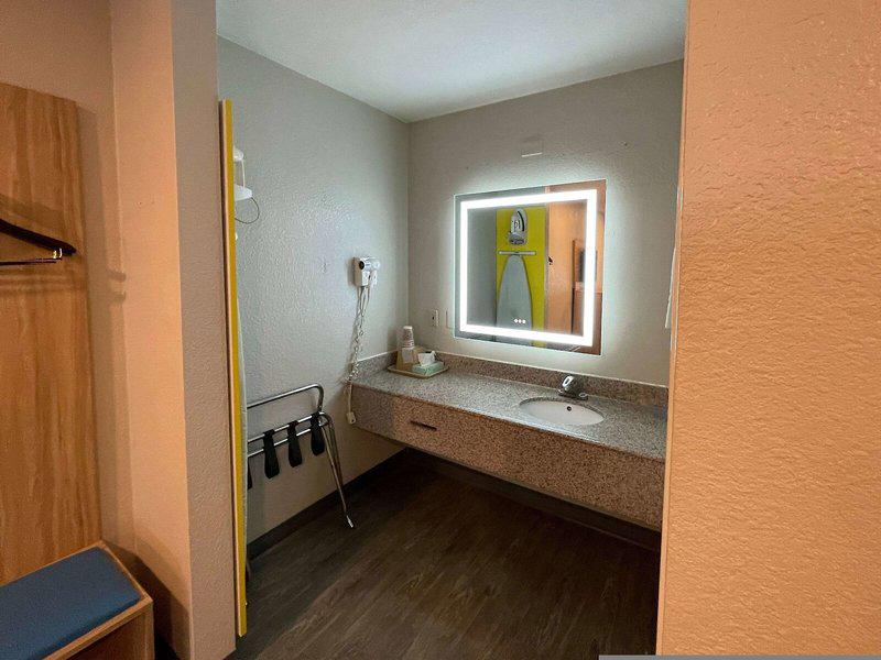 ACE50D00FC9F01AF5A33A82EDB8DF60D