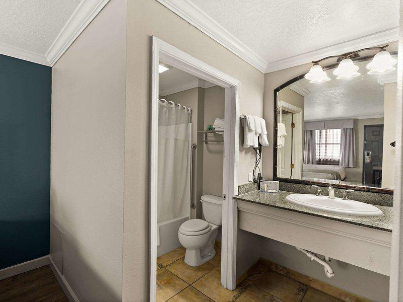 7DFB21196A33115AA6C7082453FCAFEB